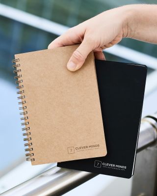 Když je jednou vyzkoušíte, už nebudete chtít jiné 💛 V čem jsou naše diáře a zápisníky tak unikátní? 👇🏻 💡 Promyšlený obsah...